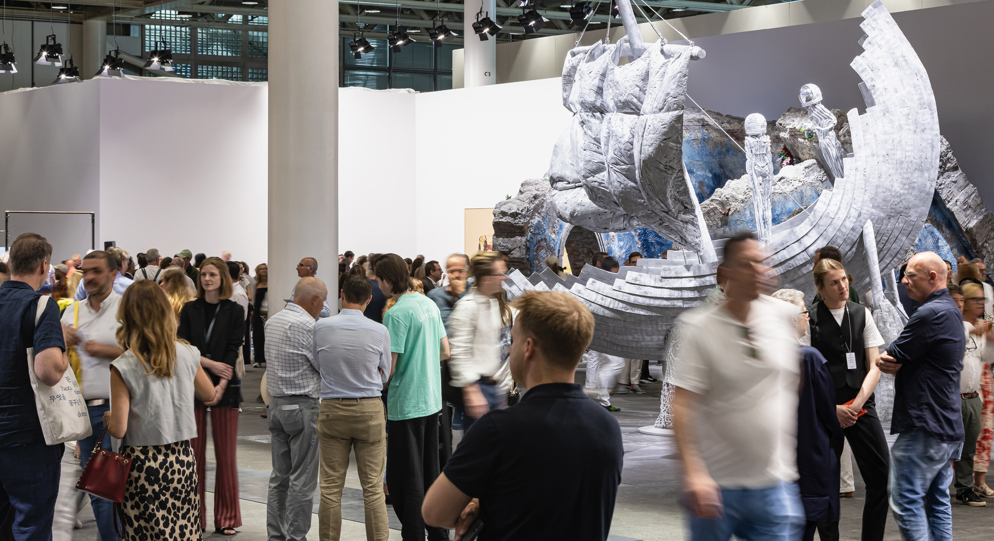 Jeff Koons Sculpture Sells for $8 Million through David Zwirner's